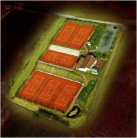 Tennisplatz Luftaufnahme Floth.jpg
